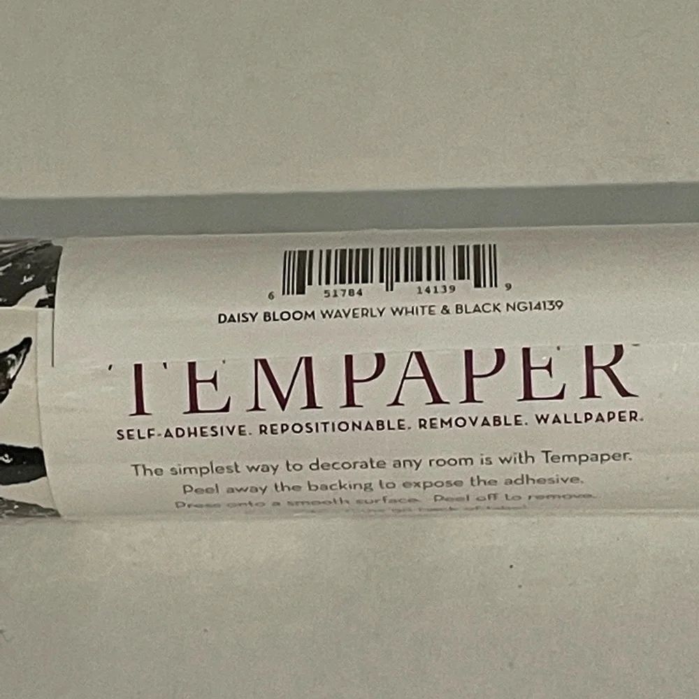 Tempaper Daisy Bloom Self Adhesive Wallpaper